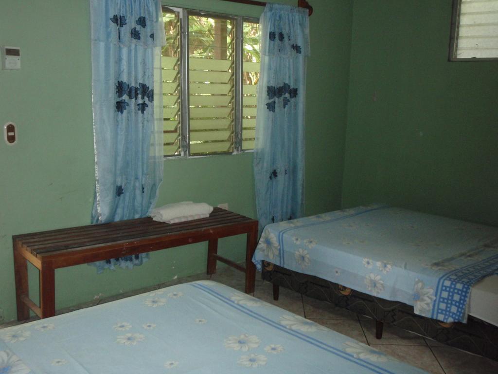 Guest House Posada Ixchel El Remate Eksteriør billede