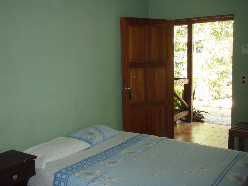 Guest House Posada Ixchel El Remate Værelse billede
